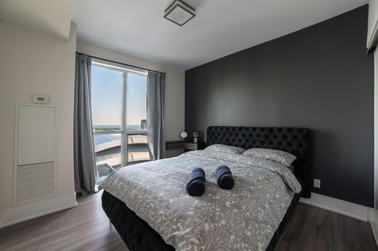 Designer Condo W/ Cn Tower View & Parking Toronto Exterior photo