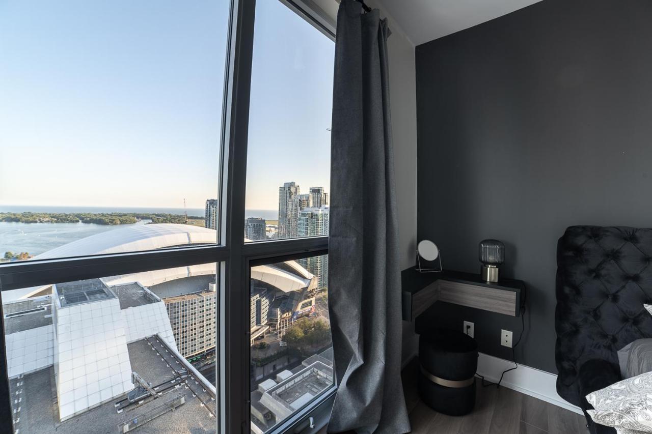 Designer Condo W/ Cn Tower View & Parking Toronto Exterior photo