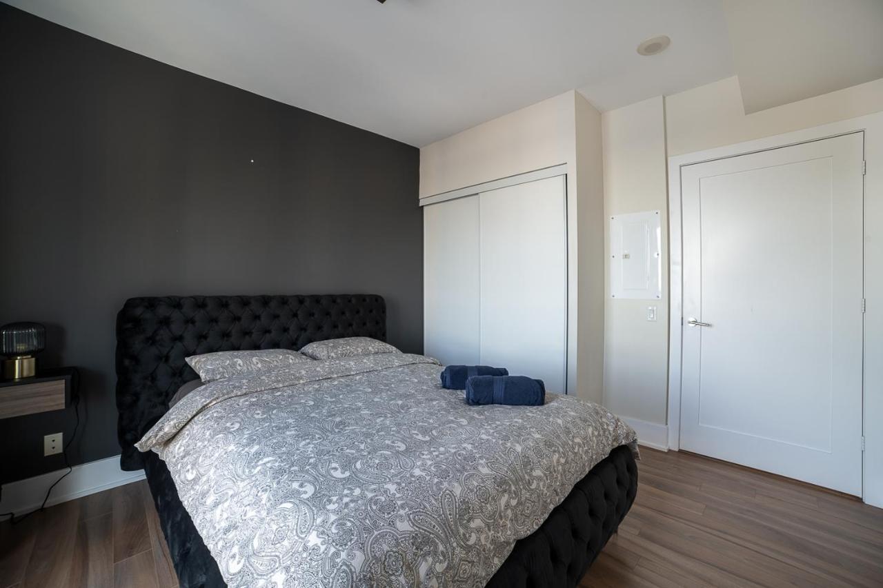Designer Condo W/ Cn Tower View & Parking Toronto Exterior photo