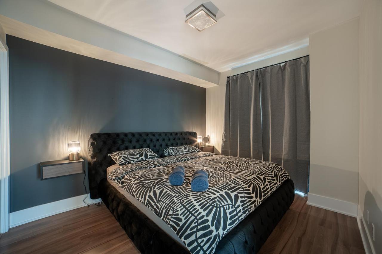 Designer Condo W/ Cn Tower View & Parking Toronto Exterior photo