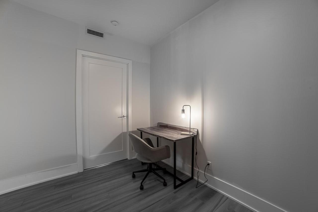 Designer Condo W/ Cn Tower View & Parking Toronto Exterior photo