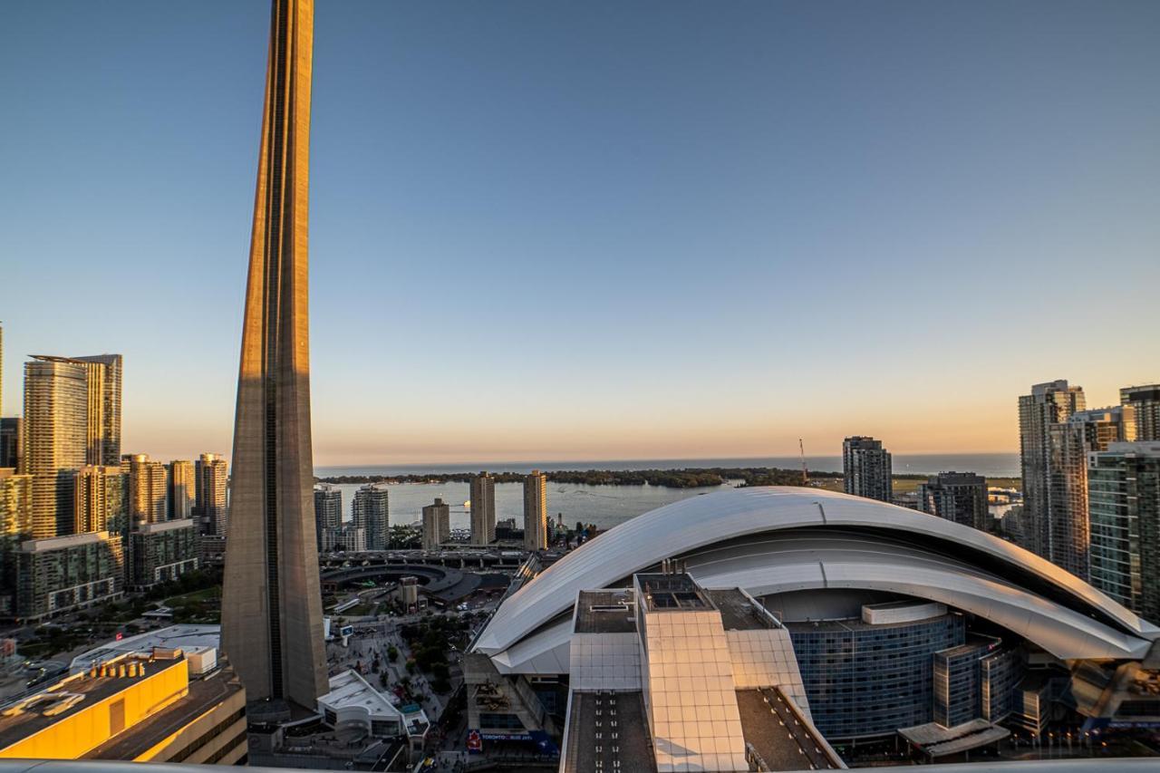 Designer Condo W/ Cn Tower View & Parking Toronto Exterior photo
