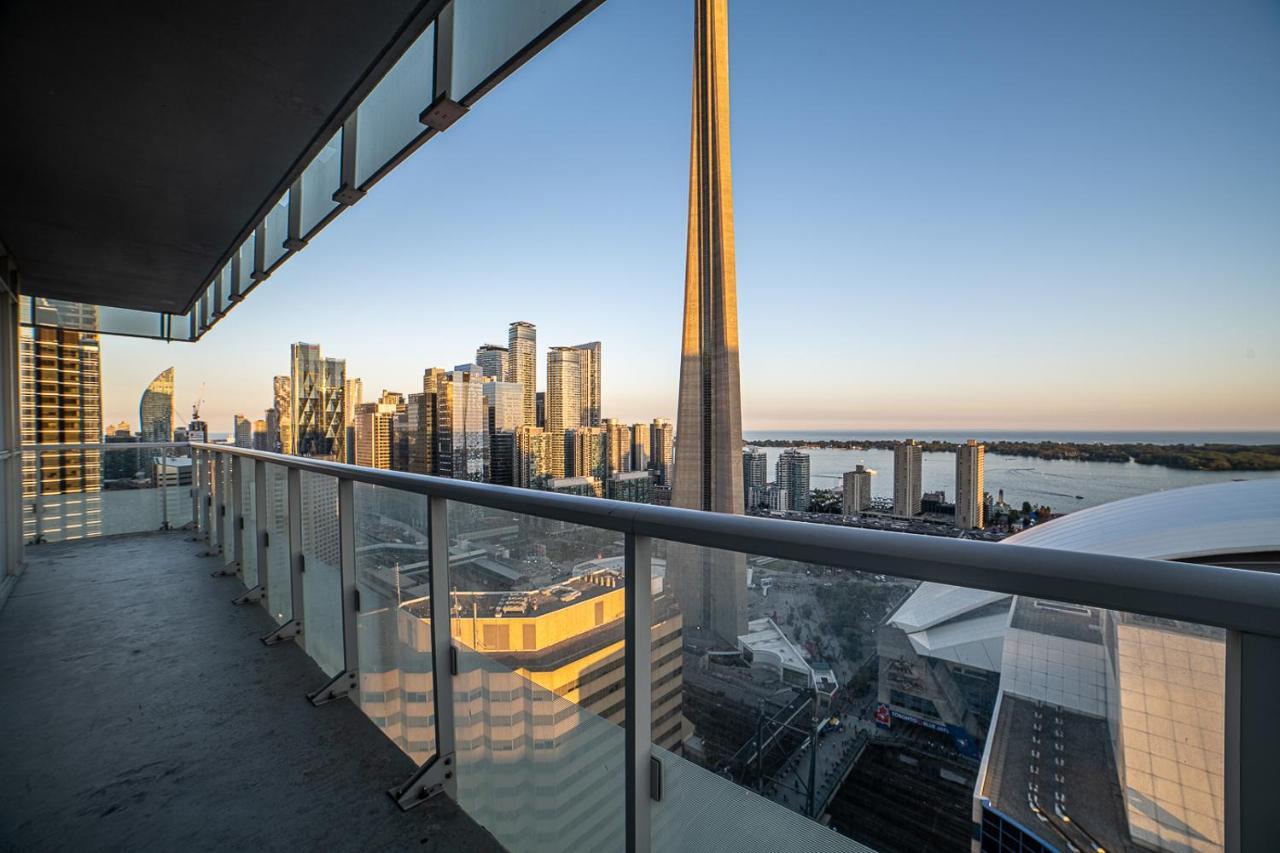 Designer Condo W/ Cn Tower View & Parking Toronto Exterior photo