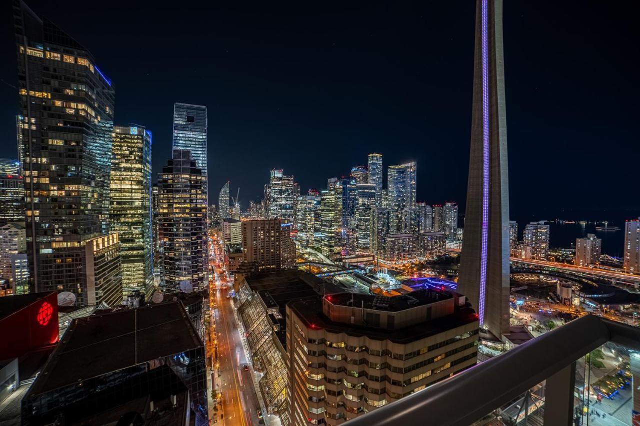 Designer Condo W/ Cn Tower View & Parking Toronto Exterior photo