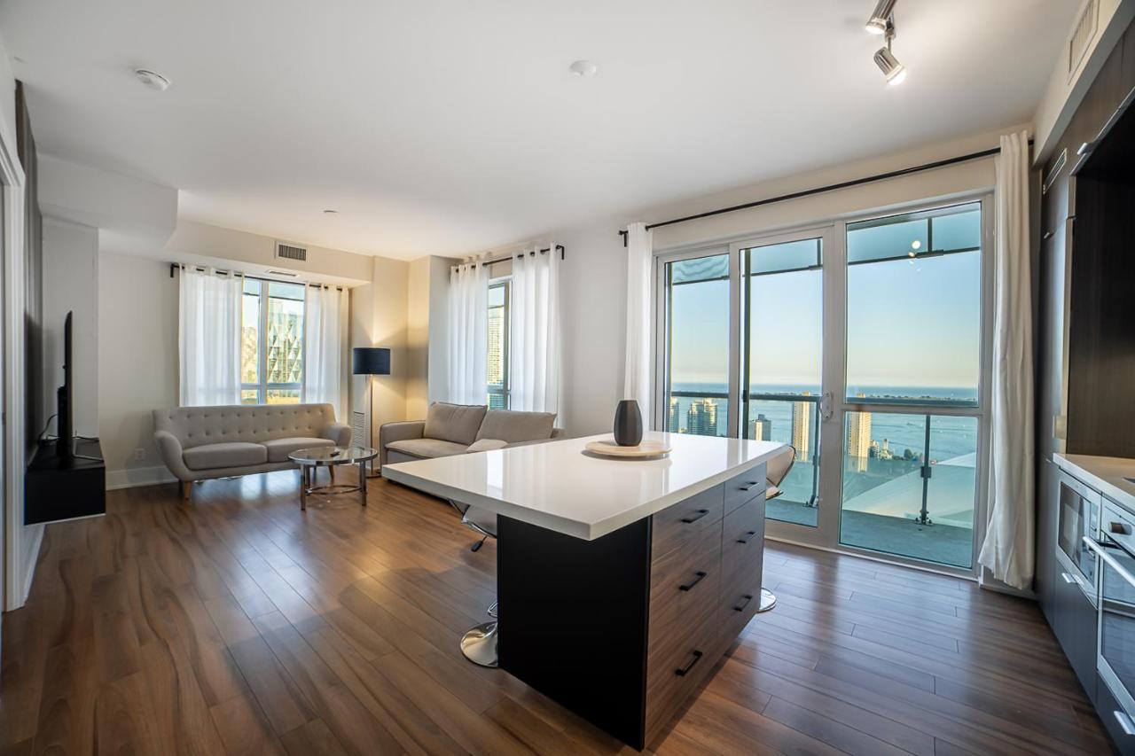 Designer Condo W/ Cn Tower View & Parking Toronto Exterior photo