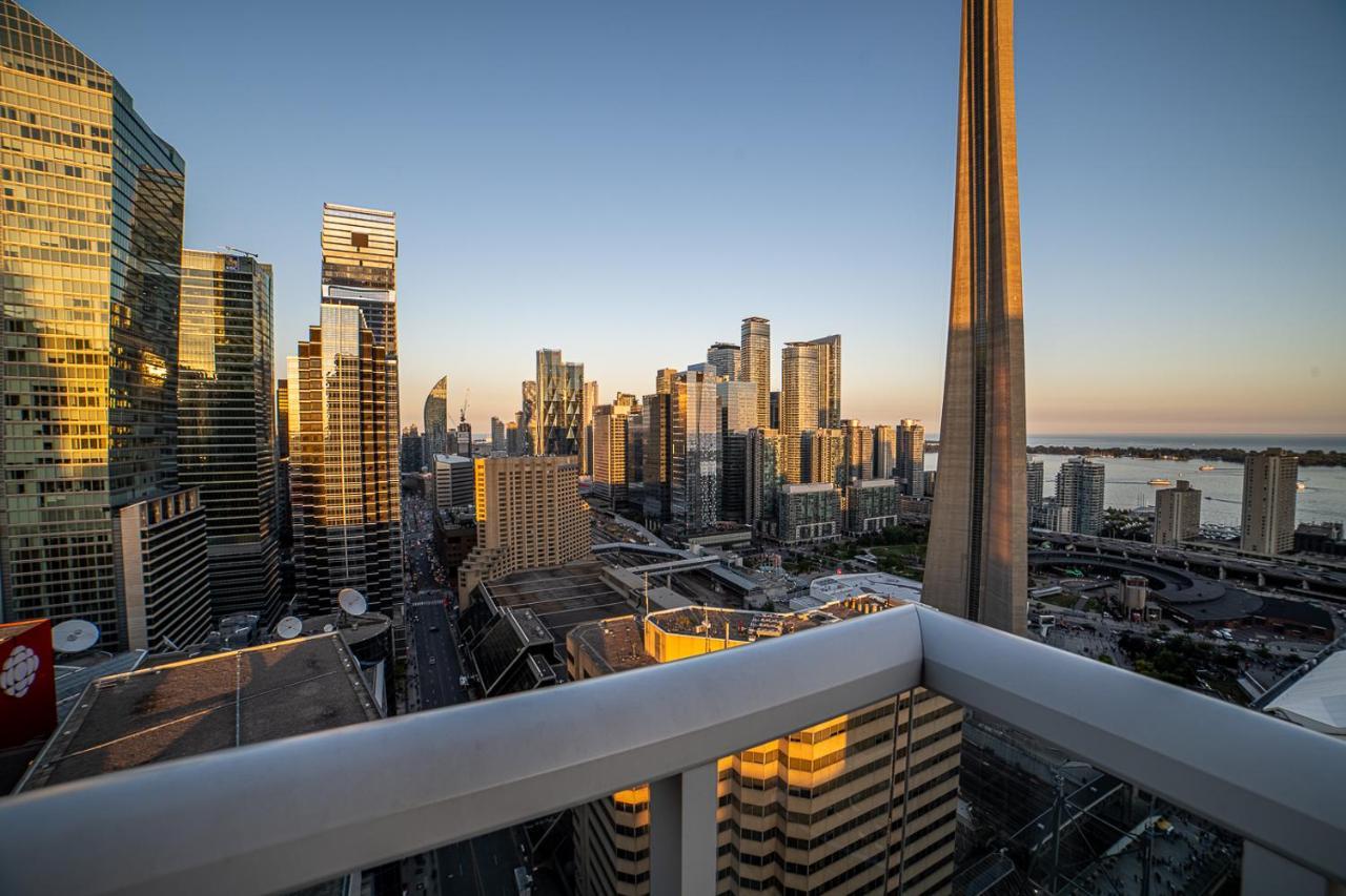 Designer Condo W/ Cn Tower View & Parking Toronto Exterior photo