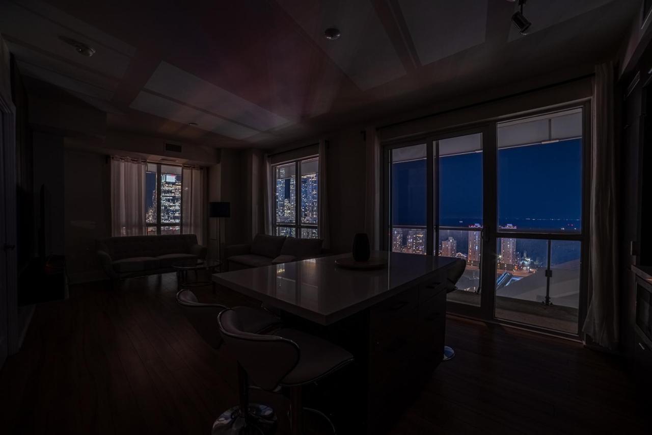 Designer Condo W/ Cn Tower View & Parking Toronto Exterior photo