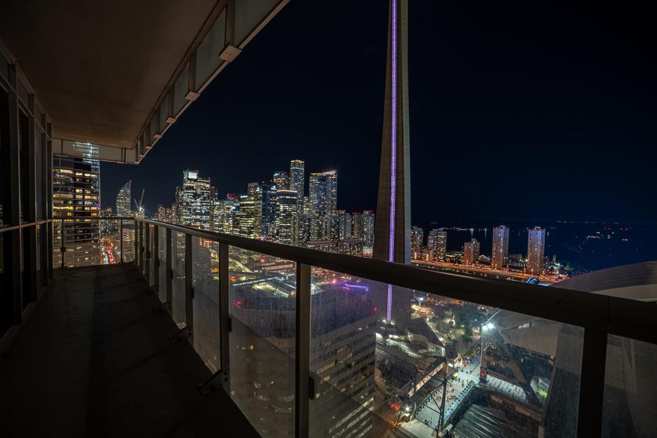 Designer Condo W/ Cn Tower View & Parking Toronto Exterior photo