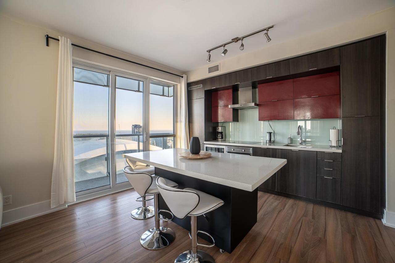 Designer Condo W/ Cn Tower View & Parking Toronto Exterior photo