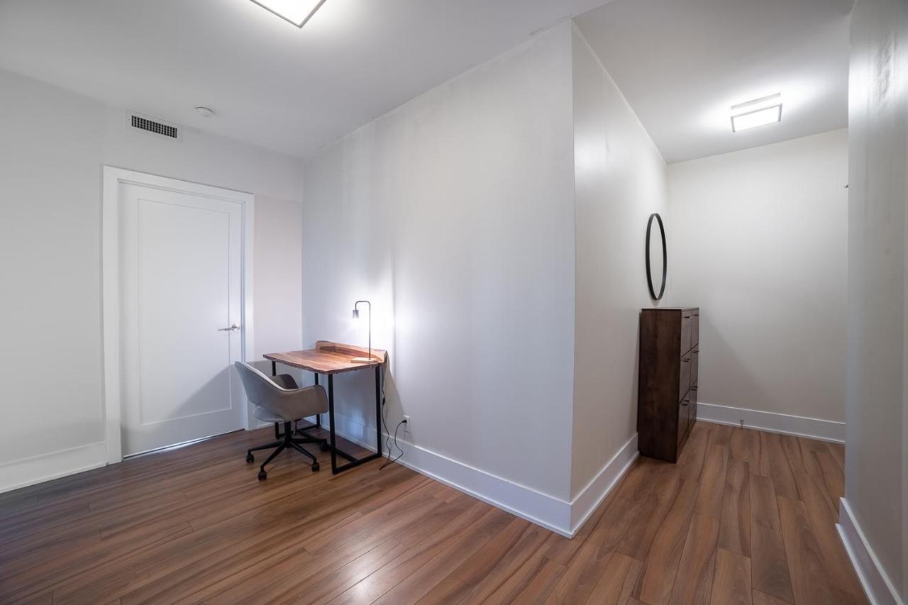 Designer Condo W/ Cn Tower View & Parking Toronto Exterior photo